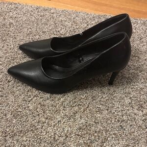 NWT Cynthia Rowley Classic Black Heels Size 8